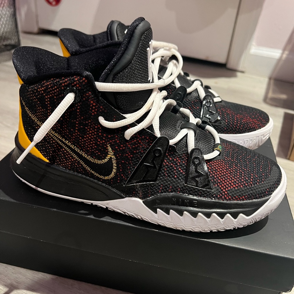 Kyrie Irving sneakers size 5.5Y